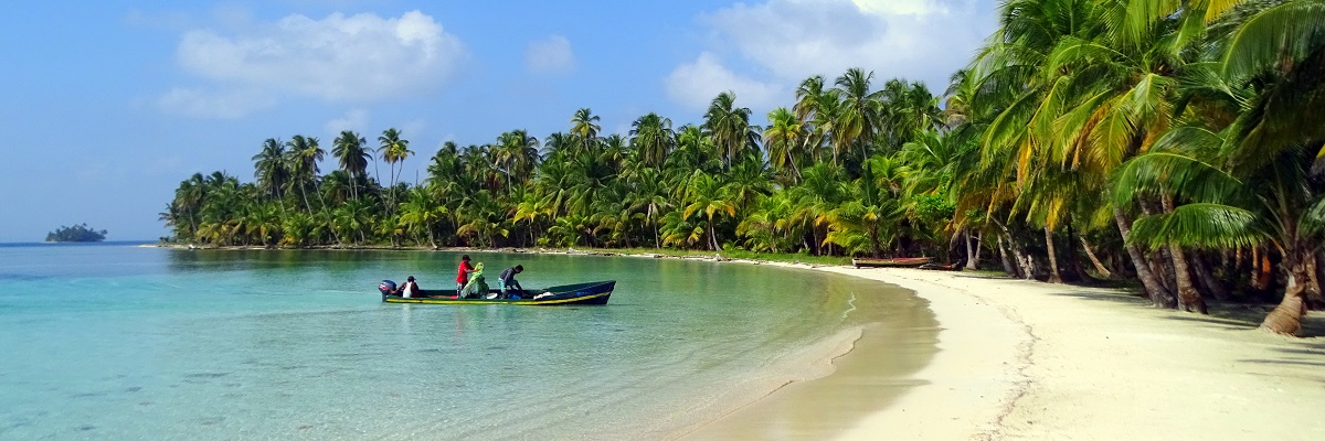 PANAMA A Panama-csatorna két oldala