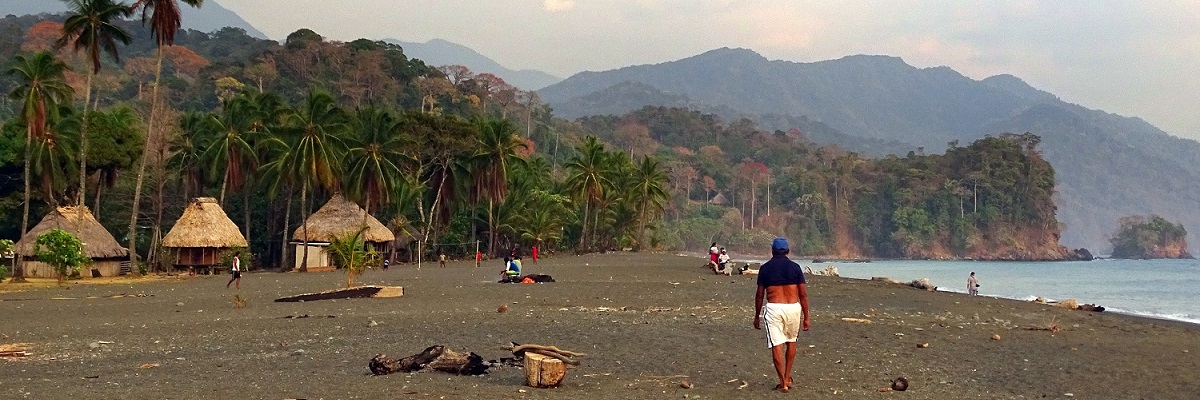 PANAMA A Panama-csatorna két oldala