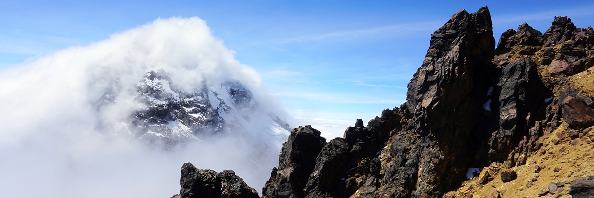 ECUADOR A Cotopaxi-vulkán (5897 m)