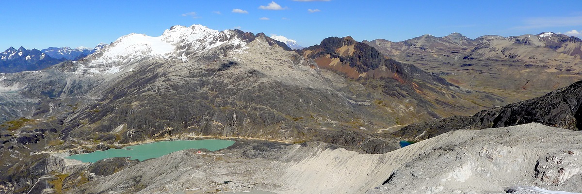 BOLÍVIA A Huayna Potosí (6088 m) és az Illimani (6438 m)